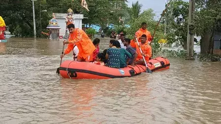 श्रीकाकुलम में आफत की बारिश, कई इलाके जलमग्न