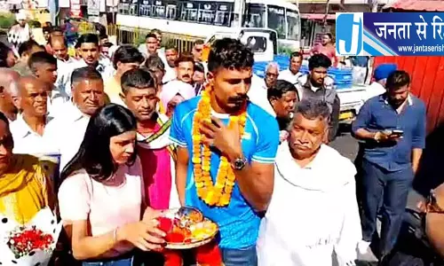 एशियाई पैरा खेलों के स्वर्ण पदक विजेता निशाद का अंब पहुंचने पर भव्य स्वागत एशियाई पैरा खेलों के स्वर्ण पदक विजेता निशाद का अंब पहुंचने पर भव्य स्वागत