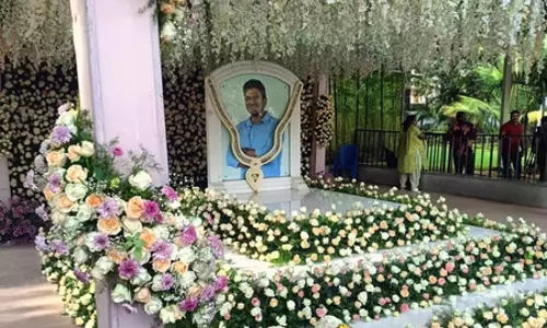 कर्नाटक के मुख्यमंत्री और केंद्रीय मंत्रियों ने पुनीत राजकुमार की पांचवीं पुण्यतिथि पर श्रद्धांजलि दी कर्नाटक के मुख्यमंत्री और केंद्रीय मंत्रियों ने पुनीत राजकुमार की पांचवीं पुण्यतिथि पर श्रद्धांजलि दी