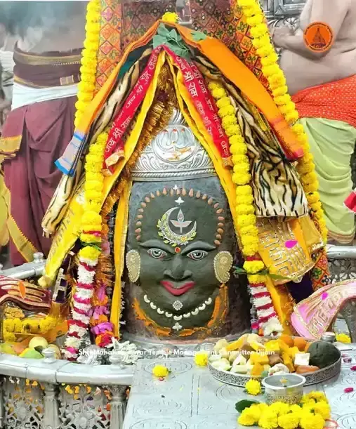 महाकाल मंदिर में भस्म आरती के दर्शन को उमड़ा जनसैलाब महाकाल मंदिर में भस्म आरती के दर्शन को उमड़ा जनसैलाब