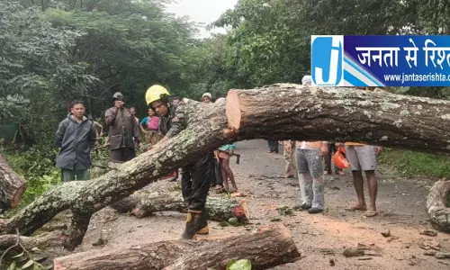 चक्रवात अर्नब के कहर से जूझ रहे लोग, राहत और बचाव कार्य तेज चक्रवात अर्नब के कहर से जूझ रहे लोग, राहत और बचाव कार्य तेज