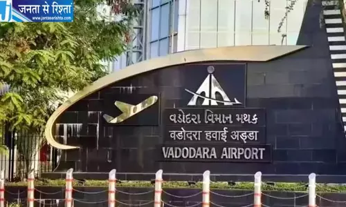 राजकोट एयरपोर्ट पर पटाखों से भड़की आग, रनवे पर छाया धुआं, एयर इंडिया की फ्लाइट वडोदरा डायवर्ट राजकोट एयरपोर्ट पर पटाखों से भड़की आग, रनवे पर छाया धुआं, एयर इंडिया की फ्लाइट वडोदरा डायवर्ट