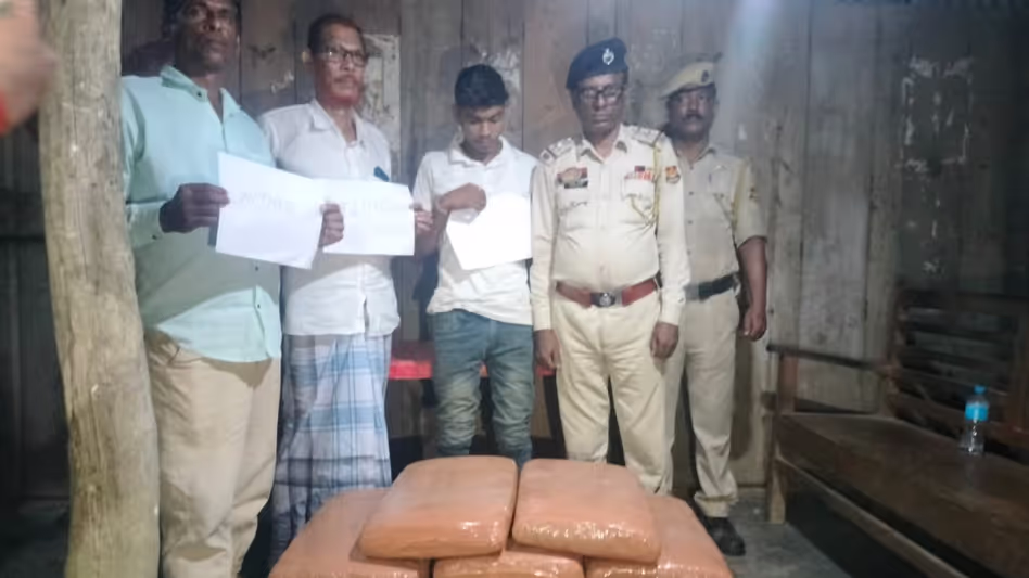 त्रिपुरा पुलिस की बड़ी कार्रवाई: 50 लाख का गांजा बरामद त्रिपुरा पुलिस की बड़ी कार्रवाई: 50 लाख का गांजा बरामद