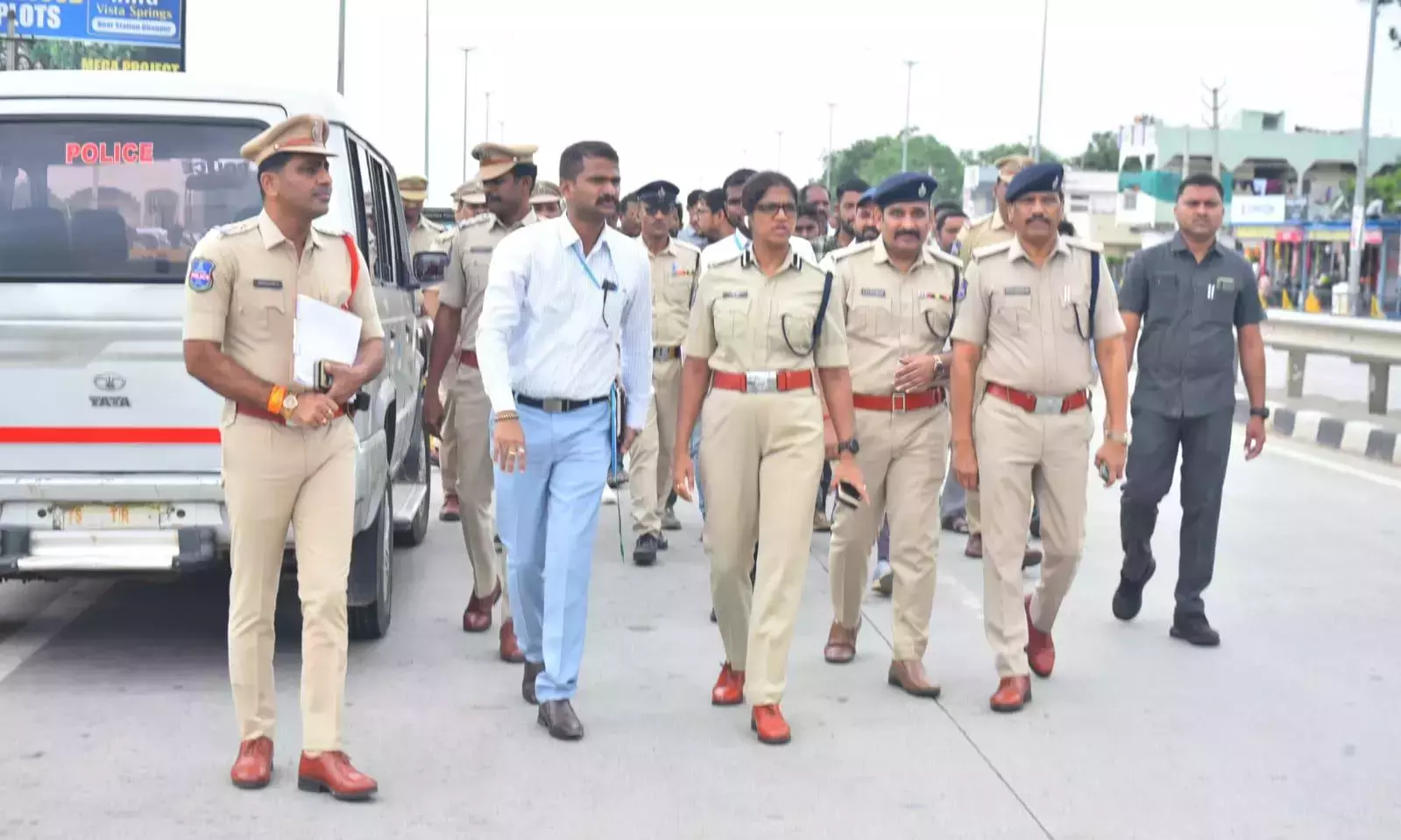 Telangana: डीसीपी ने एनएच-765 दुर्घटना स्थलों का निरीक्षण किया Telangana: डीसीपी ने एनएच-765 दुर्घटना स्थलों का निरीक्षण किया