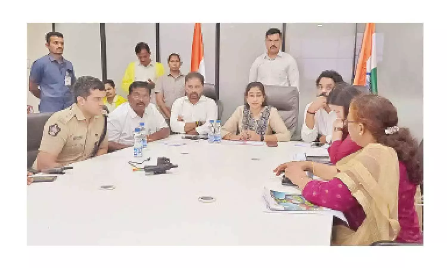 Andhra: अनिता ने कोनसीमा में चक्रवात से हुए नुकसान की समीक्षा की Andhra: अनिता ने कोनसीमा में चक्रवात से हुए नुकसान की समीक्षा की