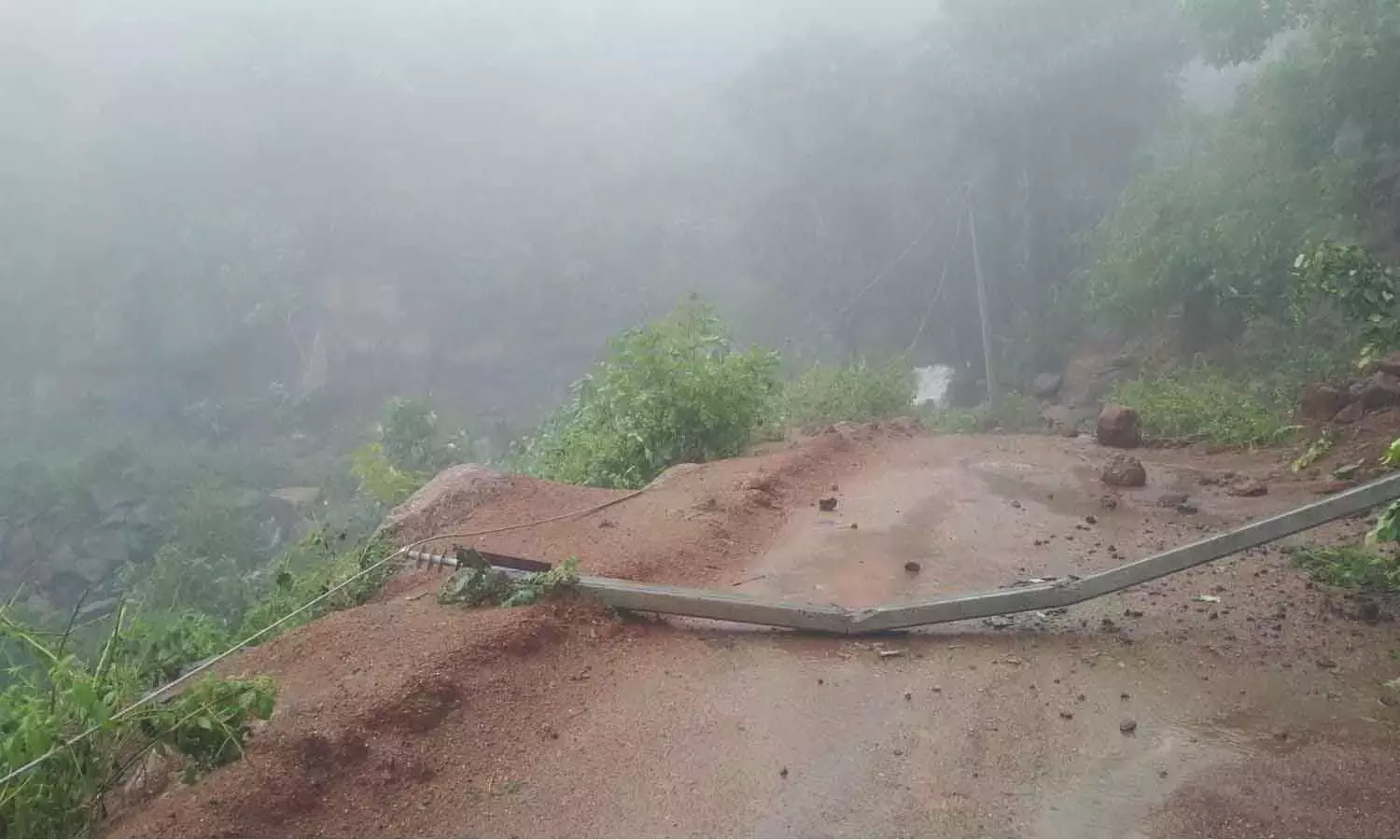 Andhra: आदिवासी गांव अंधेरे में डूब गये Andhra: आदिवासी गांव अंधेरे में डूब गये