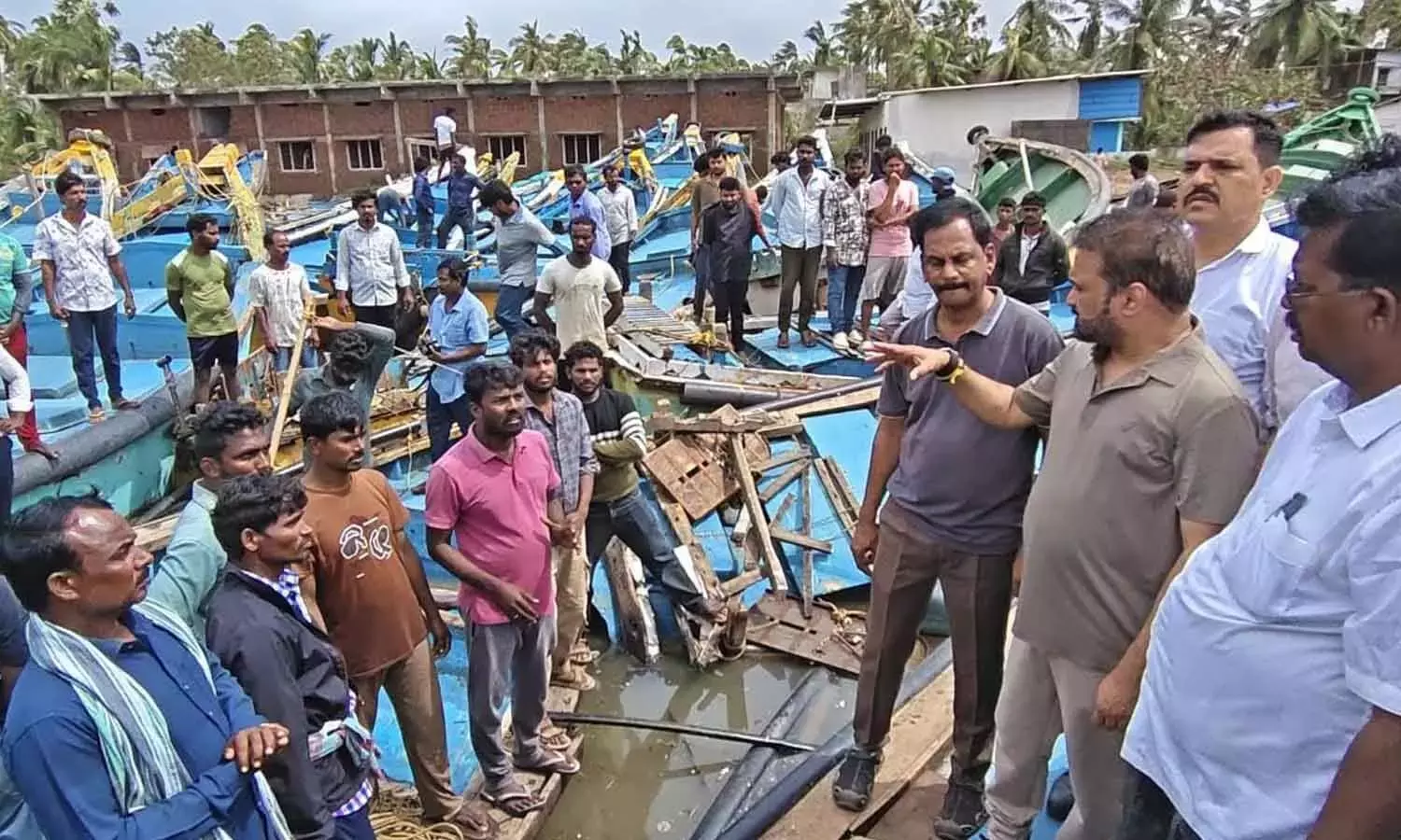 Andhra: चक्रवात राहत इंतजामों की समीक्षा की गयी Andhra: चक्रवात राहत इंतजामों की समीक्षा की गयी