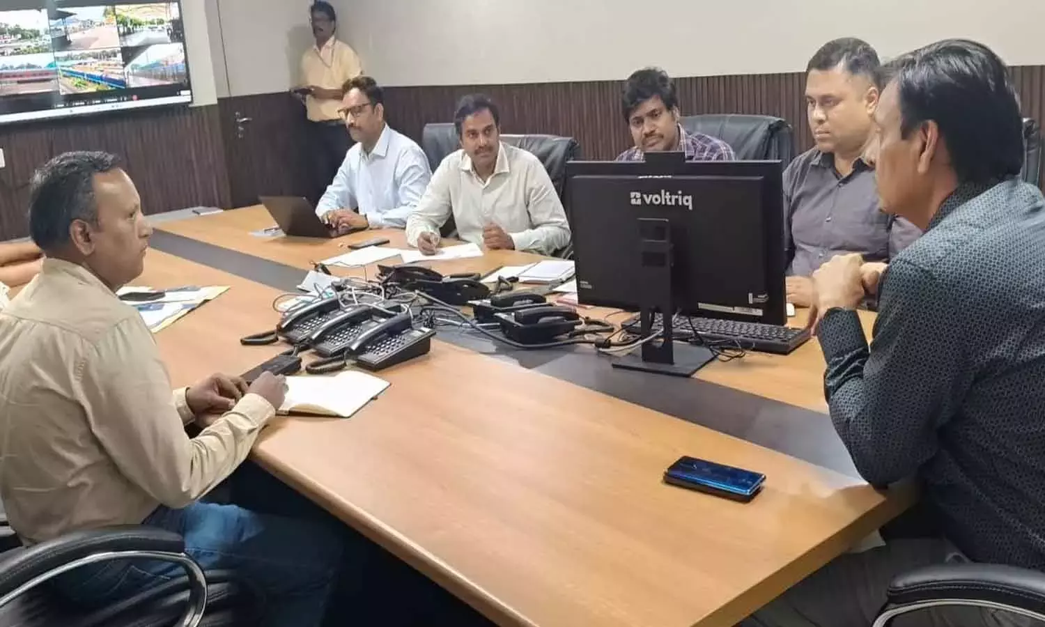 Andhra: रेल मंत्री ने वर्चुअल मोड में चक्रवात की जमीनी स्थिति की समीक्षा की Andhra: रेल मंत्री ने वर्चुअल मोड में चक्रवात की जमीनी स्थिति की समीक्षा की