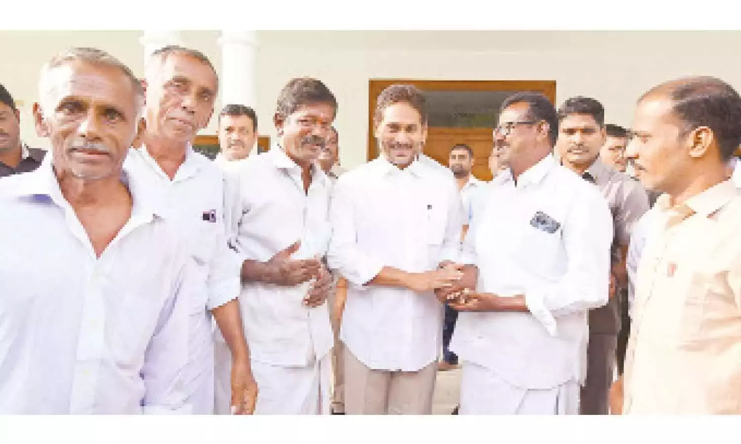 Andhra: जगन के पैतृक गांव में टीडीपी निर्विरोध जीत गई Andhra: जगन के पैतृक गांव में टीडीपी निर्विरोध जीत गई