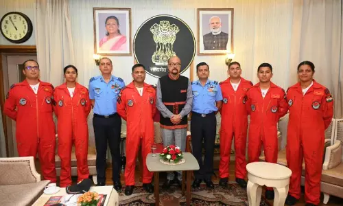 राज्यपाल रमेन डेका से एयर ऑफिसर कमांडिंग नंदा कुमार बाला ने की सौजन्य भेंट राज्यपाल रमेन डेका से एयर ऑफिसर कमांडिंग नंदा कुमार बाला ने की सौजन्य भेंट