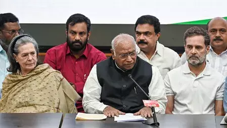 नागपुर में कांग्रेस की जीत: MLC चुनाव में मिली बड़ी राहत नागपुर में कांग्रेस की जीत: MLC चुनाव में मिली बड़ी राहत