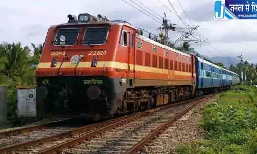चक्रवात अर्णब का असर, 23 ट्रेनें रद्द चक्रवात अर्णब का असर, 23 ट्रेनें रद्द