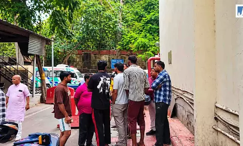DTC बस की टक्कर से डिलीवरी एजेंट की मौत, चालक गिरफ्तार DTC बस की टक्कर से डिलीवरी एजेंट की मौत, चालक गिरफ्तार