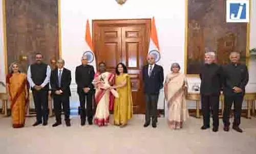 यूपीएससी अध्यक्ष अजय कुमार ने राष्ट्रपति द्रौपदी मुर्मु को सौंपी 76वीं वार्षिक रिपोर्ट यूपीएससी अध्यक्ष अजय कुमार ने राष्ट्रपति द्रौपदी मुर्मु को सौंपी 76वीं वार्षिक रिपोर्ट