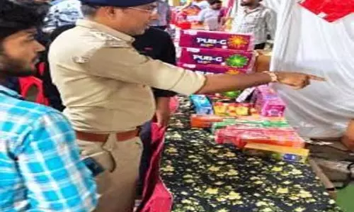 पटाखा दुकानों में सुरक्षा से समझौता नहीं, शर्तों के उल्लंघन पर निरस्त होगा लाइसेंस