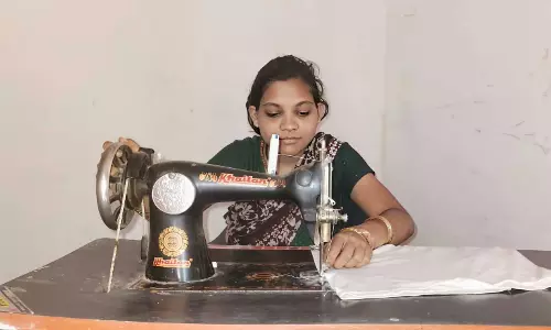 मुख्यमंत्री कन्या विवाह योजना से मिली आर्थिक सहयोग से खरीदी सिलाई मशीन मुख्यमंत्री कन्या विवाह योजना से मिली आर्थिक सहयोग से खरीदी सिलाई मशीन