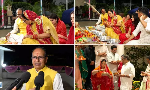 देशभर में करवा चौथ की धूम, चांद के दीदार संग महिलाओं ने खोला व्रत