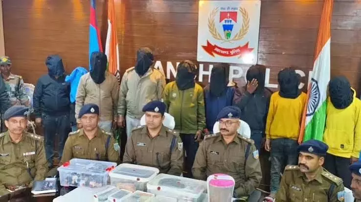 नशे के सौदागरों पर पुलिस का शिकंजा, ड्रग्स के खिलाफ अभियान तेज नशे के सौदागरों पर पुलिस का शिकंजा, ड्रग्स के खिलाफ अभियान तेज