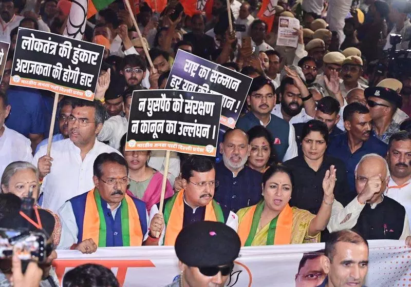 चांदनी चौक में BJP की पदयात्रा, CM रेखा गुप्ता और नितिन नवीन हुए शामिल चांदनी चौक में BJP की पदयात्रा, CM रेखा गुप्ता और नितिन नवीन हुए शामिल