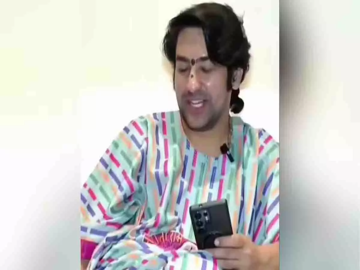 धीरेंद्र शास्त्री ने करवा चौथ को बताया खसम पूजन दिवस, बोले- एक दिन व्रत, बाकी 364 दिन पतियों को ताने! सुनें Video धीरेंद्र शास्त्री ने करवा चौथ को बताया खसम पूजन दिवस, बोले- एक दिन व्रत, बाकी 364 दिन पतियों को ताने! सुनें Video