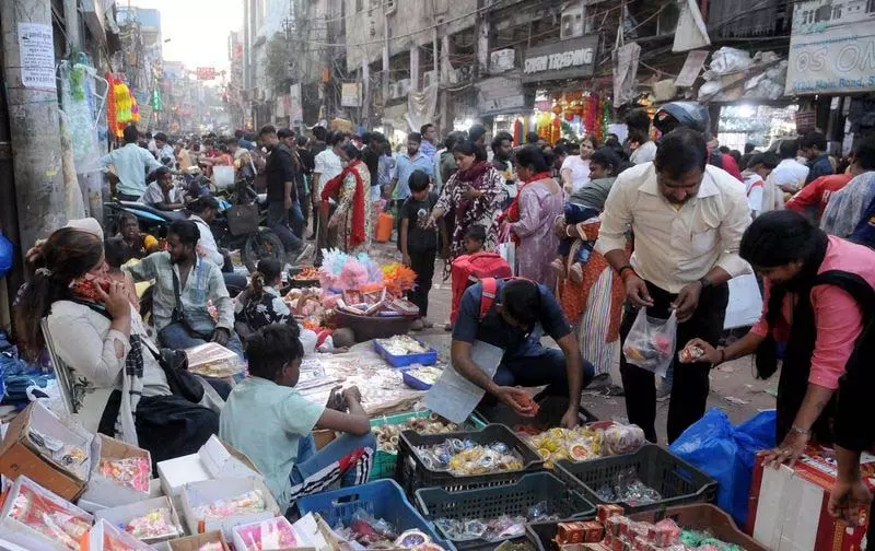दिल्ली के सदर बाजार में कारोबार पर संकट की आशंका, 1 नवंबर की रैली टालने की मांग दिल्ली के सदर बाजार में कारोबार पर संकट की आशंका, 1 नवंबर की रैली टालने की मांग