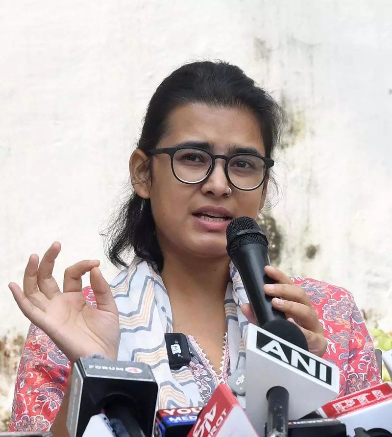 नेहा बोरा ने चौथी बार ठुकराया पीस बॉन्ड, SEM कोर्ट ने पुलिस को दिए निर्देश नेहा बोरा ने चौथी बार ठुकराया पीस बॉन्ड, SEM कोर्ट ने पुलिस को दिए निर्देश