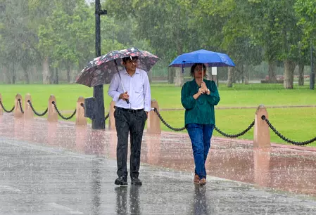दिल्ली-एनसीआर में बदला मौसम का मिजाज; कहीं हल्की तो कहीं हुई तेज बारिश, येलो अलर्ट जारी दिल्ली-एनसीआर में बदला मौसम का मिजाज; कहीं हल्की तो कहीं हुई तेज बारिश, येलो अलर्ट जारी