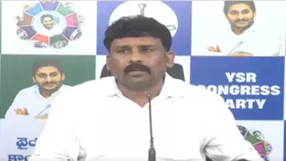 चक्रवात पीड़ित बेहाल, CM नायडू पर YSRCP का हमला चक्रवात पीड़ित बेहाल, CM नायडू पर YSRCP का हमला