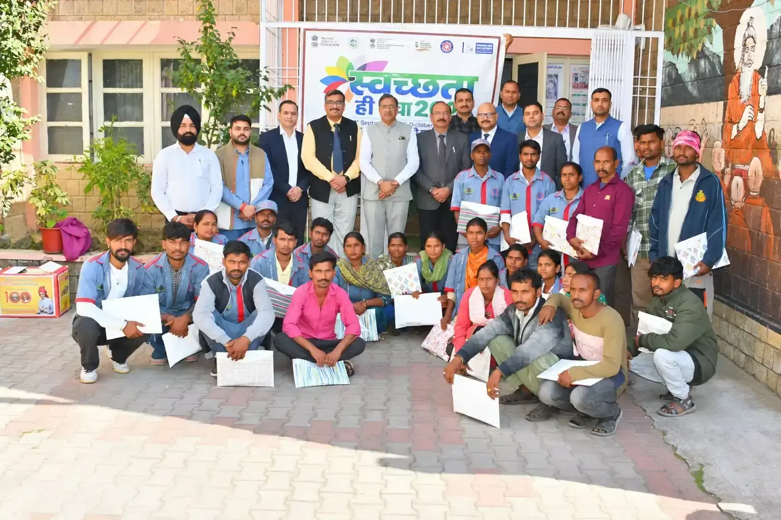 कुलपति ने पौधा रोपकर पर्यावरण संरक्षण का दिया संदेश कुलपति ने पौधा रोपकर पर्यावरण संरक्षण का दिया संदेश