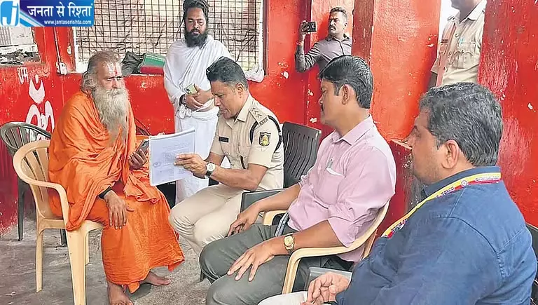 हनुमान जन्मस्थली अंजनाद्री मंदिर में हंगामा, प्रशासन ने ताले तोड़कर लिया कब्जा हनुमान जन्मस्थली अंजनाद्री मंदिर में हंगामा, प्रशासन ने ताले तोड़कर लिया कब्जा