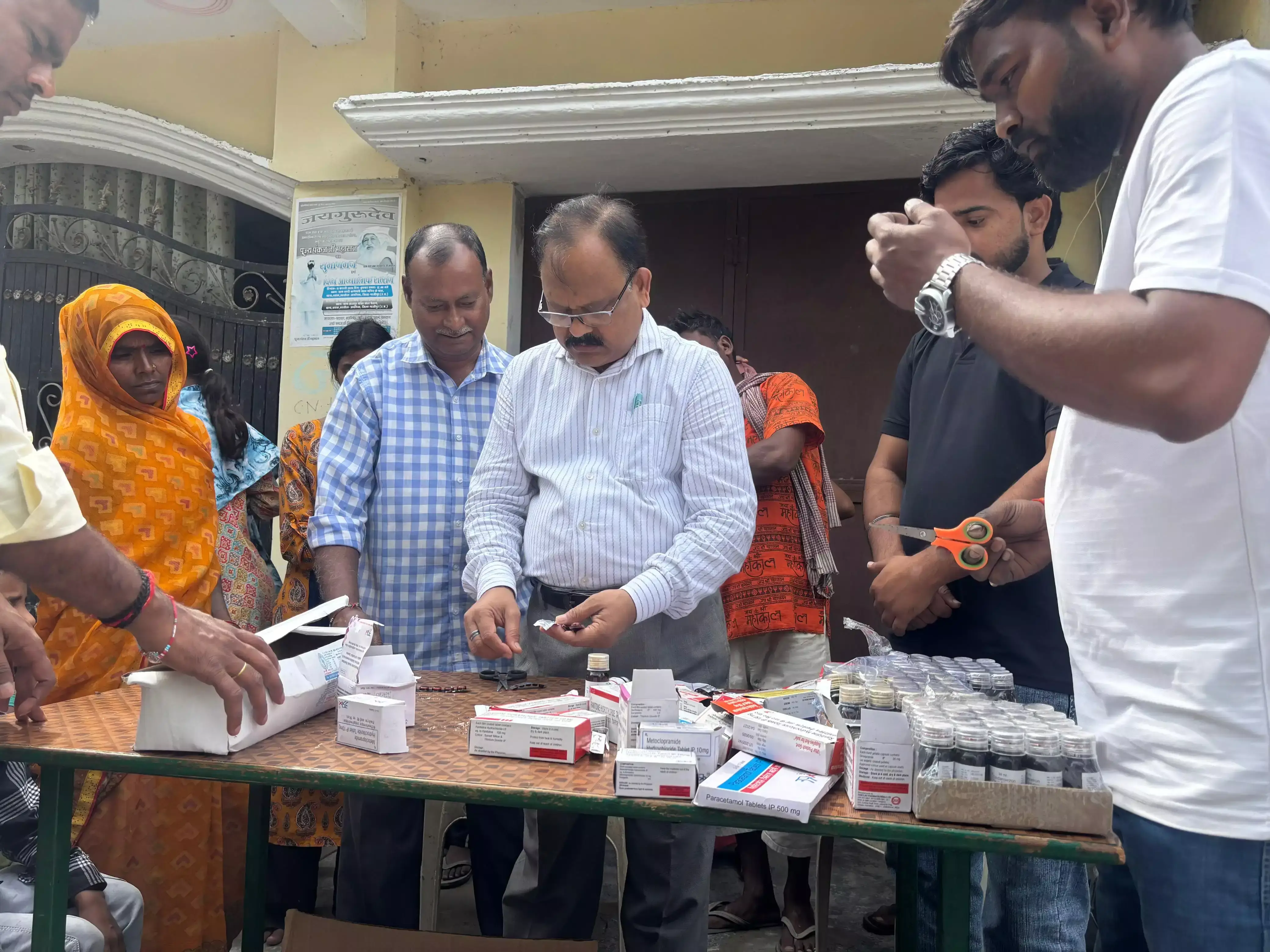 खस्ता खाने के बाद 102 लोग बीमार, 17 को मेडिकल कॉलेज भेजा खस्ता खाने के बाद 102 लोग बीमार, 17 को मेडिकल कॉलेज भेजा