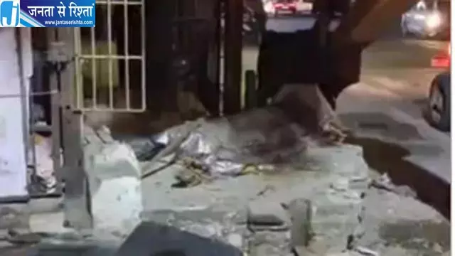देहरादून में अवैध मजार पर चला धामी सरकार का बुलडोजर, नेहरू कॉलोनी में प्रशासन की बड़ी कार्रवाई देहरादून में अवैध मजार पर चला धामी सरकार का बुलडोजर, नेहरू कॉलोनी में प्रशासन की बड़ी कार्रवाई