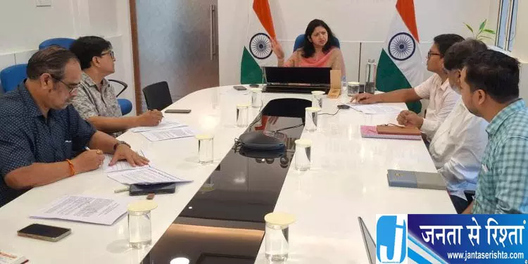 चक्रवात अर्नब का खतरा: ओडिशा में 300 गांव जलमग्न, हवाई निकासी की तैयारी चक्रवात अर्नब का खतरा: ओडिशा में 300 गांव जलमग्न, हवाई निकासी की तैयारी