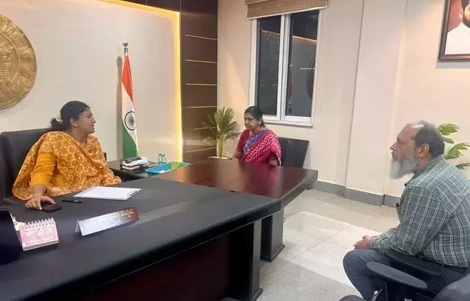 Telangana: चित्रा मिश्रा ने करीमनगर में तेजी से मेडिकल कॉलेज निर्माण कार्य की मांग की Telangana: चित्रा मिश्रा ने करीमनगर में तेजी से मेडिकल कॉलेज निर्माण कार्य की मांग की