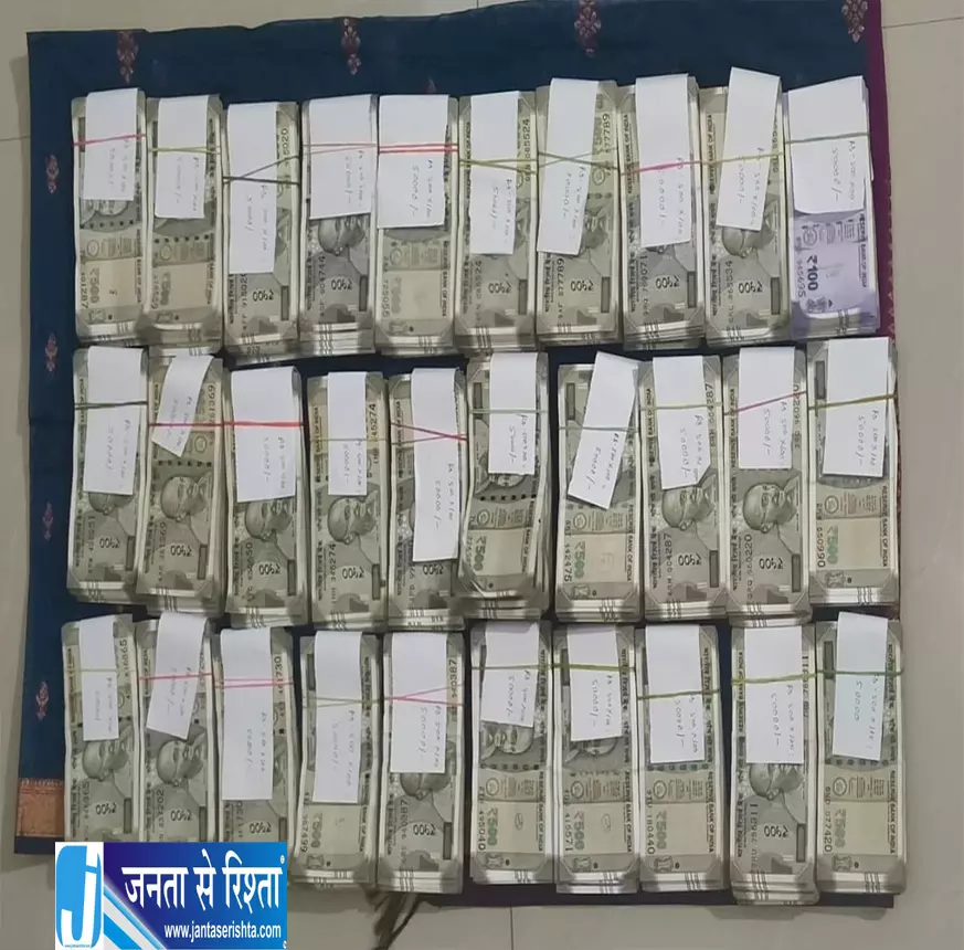 प्रयागराज में जमीन से निकला नोटों का खजाना, 3 ड्रमों में मिले करोड़ों रुपये प्रयागराज में जमीन से निकला नोटों का खजाना, 3 ड्रमों में मिले करोड़ों रुपये