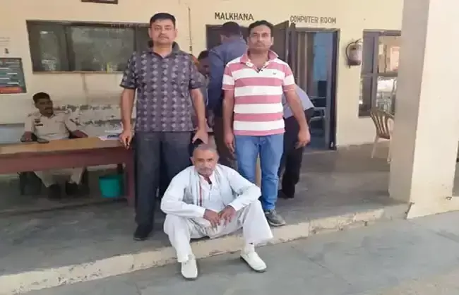 बिजली चोरी की जांच करने पहुंचे कर्मचारियों से बदसलूकी और मारपीट बिजली चोरी की जांच करने पहुंचे कर्मचारियों से बदसलूकी और मारपीट