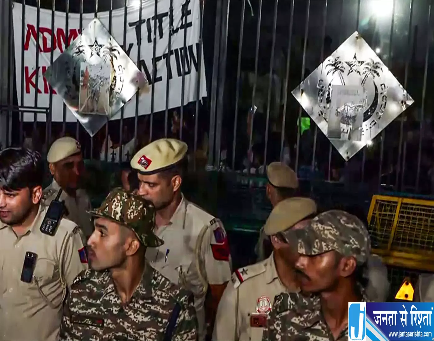 जामिया यूनिवर्सिटी में तोड़फोड़ से बढ़ा बवाल, दिल्ली पुलिस की जांच तेज जामिया यूनिवर्सिटी में तोड़फोड़ से बढ़ा बवाल, दिल्ली पुलिस की जांच तेज