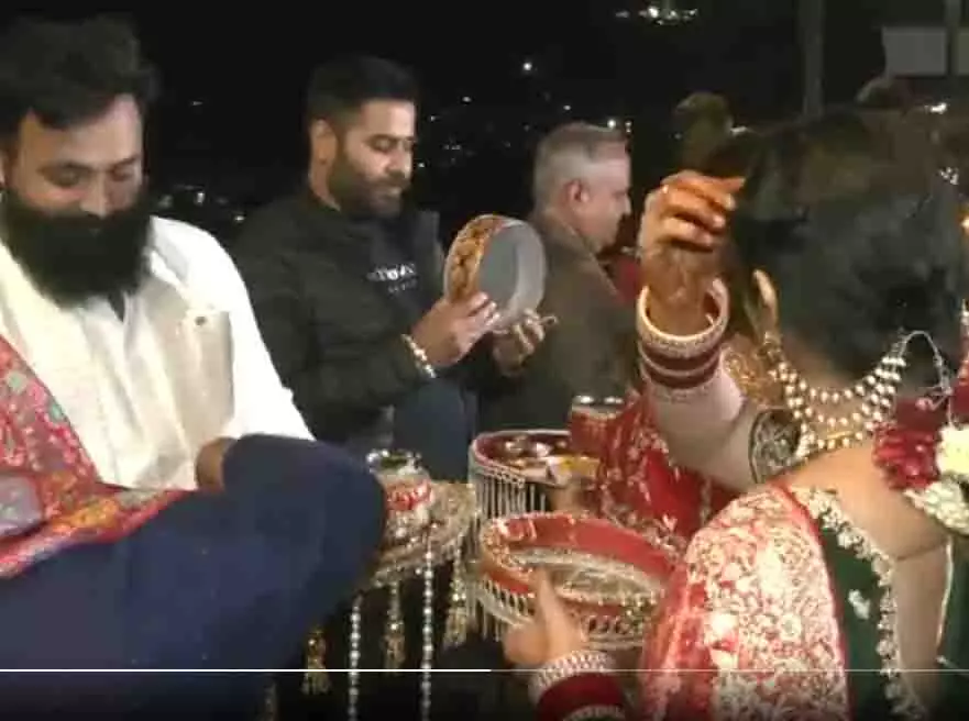 शिमला में करवाचौथ का चांद दिखा, सुहागिनों ने खोला व्रत शिमला में करवाचौथ का चांद दिखा, सुहागिनों ने खोला व्रत