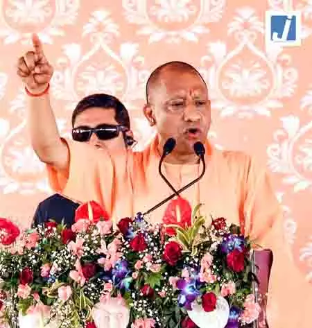 योगी सरकार में ओवरस्पीडिंग पर सख्ती, दो दिन में 6,777 वाहनों के हुए चालान योगी सरकार में ओवरस्पीडिंग पर सख्ती, दो दिन में 6,777 वाहनों के हुए चालान