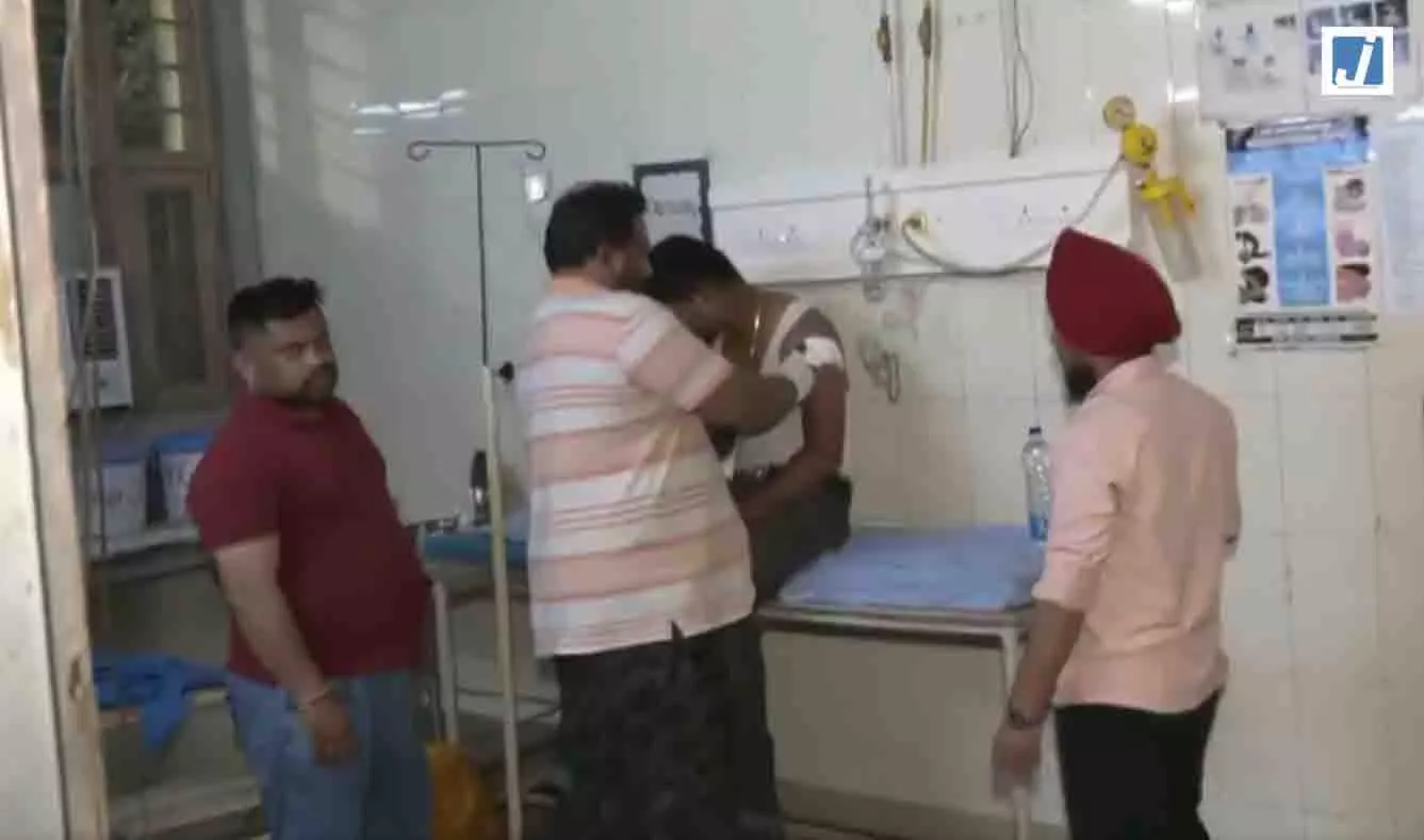 ताबड़तोड़ फायरिंग, दो युवकों को लगी गोलियां, पुरानी रंजिश में हमले की आशंका ताबड़तोड़ फायरिंग, दो युवकों को लगी गोलियां, पुरानी रंजिश में हमले की आशंका