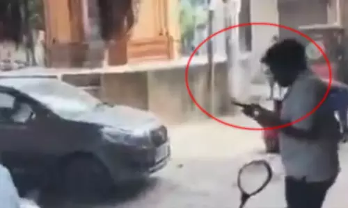 ट्रिपल मर्डर का डरावना VIDEO, हत्यारा बरसाता रहा गोलियां