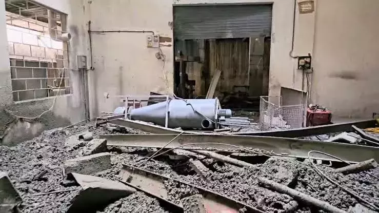 Andhra: छत की शीट लगाते समय दो मजदूरों की गिरने से मौत
