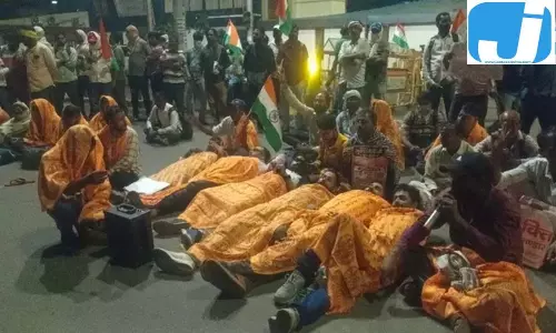 प्रयागराज में भर्ती नियमों पर बढ़ा टकराव, चक्काजाम के बाद अभ्यर्थी हिरासत में