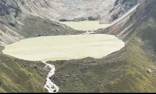 भूटान में ग्लेशियल झील फटने से भारी तबाही, बंगाल-असम में बाढ़ का हाई अलर्ट भूटान में ग्लेशियल झील फटने से भारी तबाही, बंगाल-असम में बाढ़ का हाई अलर्ट