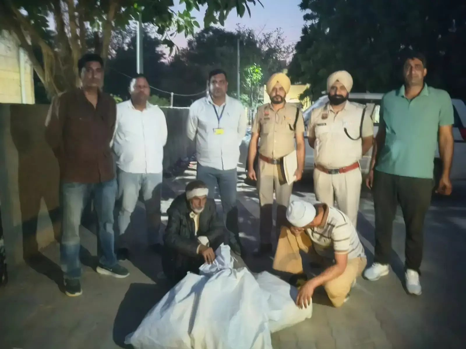 ट्रेन में पकड़ी गई नशीले पदार्थों की खेप, दो तस्कर गिरफ्तार