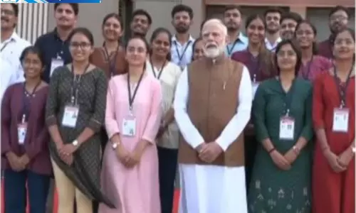 पीएम मोदी के सामने महिलाओं ने लगाए मोदी नहीं जाएंगे के नारे, वीडियो चर्चा में पीएम मोदी के सामने महिलाओं ने लगाए मोदी नहीं जाएंगे के नारे, वीडियो चर्चा में