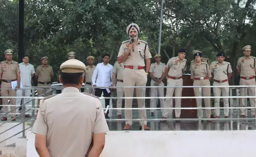 सोनीपत में दंगा नियंत्रण को लेकर पुलिस की मॉक ड्रिल सोनीपत में दंगा नियंत्रण को लेकर पुलिस की मॉक ड्रिल