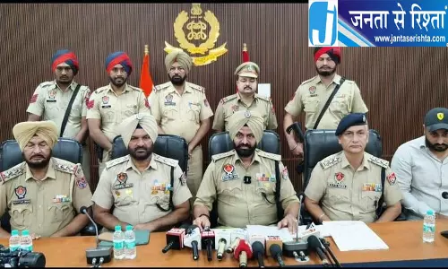 अमृतसर पुलिस ने एक्स्ट्रा न्यूट्रल अल्कोहल के डिब्बे जब्त किए