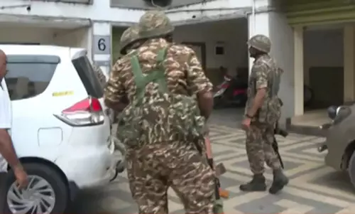 पश्चिम बंगाल: 280 करोड़ रुपये के बैंक धोखाधड़ी मामले में ईडी की चार जगहों पर छापेमारी पश्चिम बंगाल: 280 करोड़ रुपये के बैंक धोखाधड़ी मामले में ईडी की चार जगहों पर छापेमारी