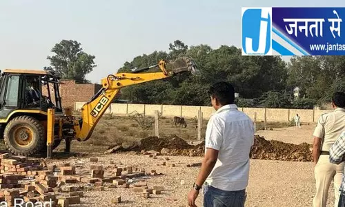भिवानी में चार एकड़ की अवैध कॉलोनी पर चला बुलडोजर भिवानी में चार एकड़ की अवैध कॉलोनी पर चला बुलडोजर